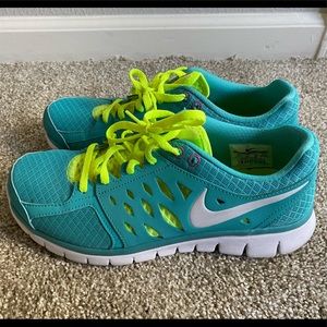 Nike women’s flex 2013 run blue/volt size 8.5